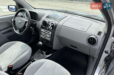 Хэтчбек Ford Fusion 2005 в 