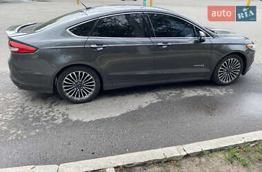 Седан Ford Fusion 2018 в 