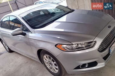 Седан Ford Fusion 2015 в 
