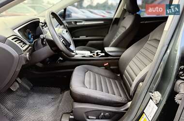 Седан Ford Fusion 2015 в 