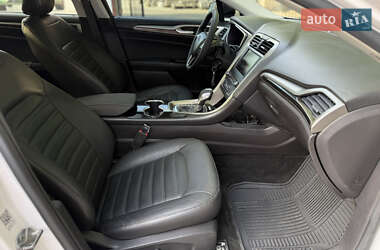 Седан Ford Fusion 2016 в 
