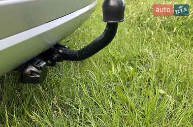 Хэтчбек Ford Fusion 2011 в 