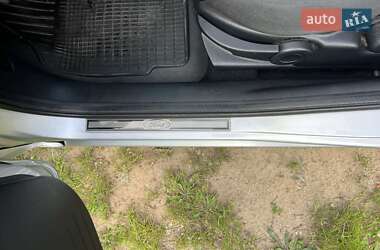 Хэтчбек Ford Fusion 2011 в 