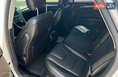 Седан Ford Fusion 2013 в 