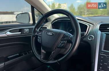 Седан Ford Fusion 2013 в 