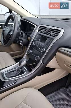 Седан Ford Fusion 2015 в 