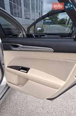 Седан Ford Fusion 2015 в 