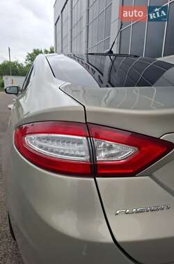 Седан Ford Fusion 2015 в 