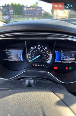 Седан Ford Fusion 2017 в 