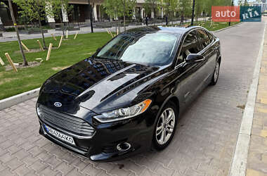 Седан Ford Fusion 2015 в 