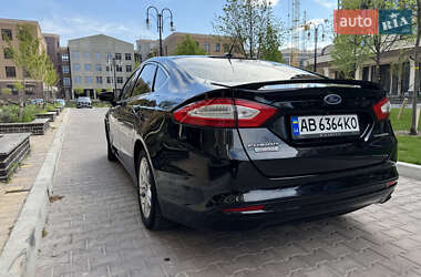 Седан Ford Fusion 2015 в 