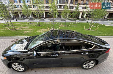 Седан Ford Fusion 2015 в 