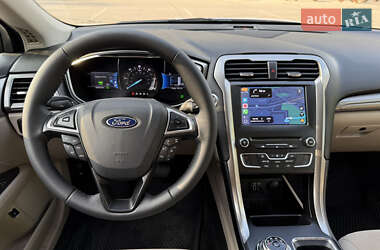 Седан Ford Fusion 2016 в 