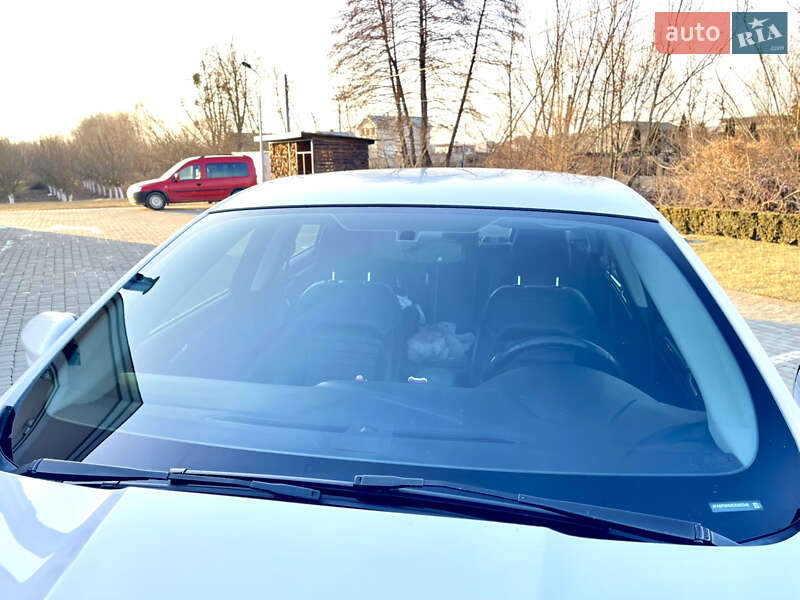 Седан Ford Fusion 2014 в Черновцах