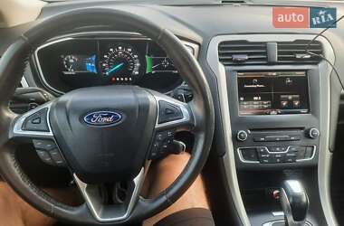Седан Ford Fusion 2015 в 