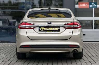 Седан Ford Fusion 2016 в 