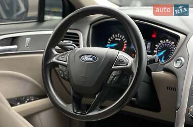 Седан Ford Fusion 2016 в 
