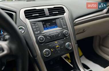 Седан Ford Fusion 2016 в 