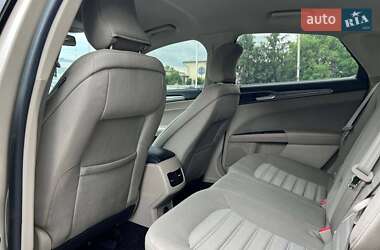 Седан Ford Fusion 2016 в 