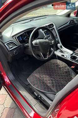 Седан Ford Fusion 2013 в 