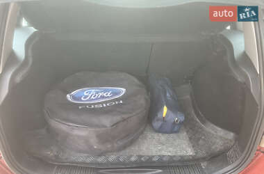 Хэтчбек Ford Fusion 2011 в 