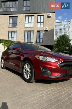 Седан Ford Fusion 2019 в 