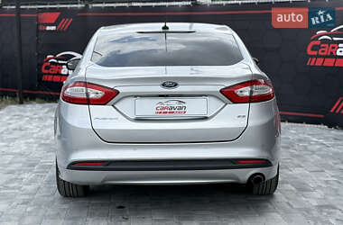 Седан Ford Fusion 2016 в 