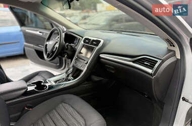 Седан Ford Fusion 2016 в 