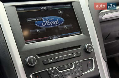 Седан Ford Fusion 2016 в 