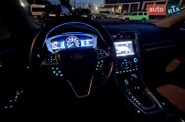 Седан Ford Fusion 2013 в 