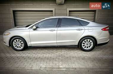 Седан Ford Fusion 2015 в 