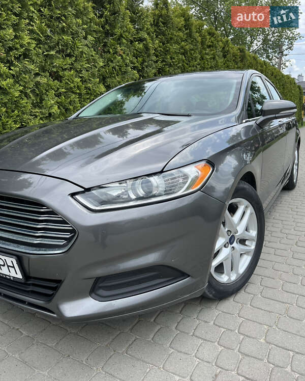 Седан Ford Fusion 2015 в 