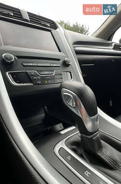Седан Ford Fusion 2015 в 