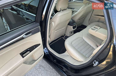 Седан Ford Fusion 2013 в 