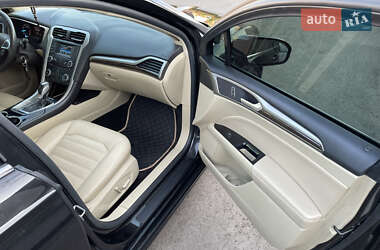 Седан Ford Fusion 2013 в 