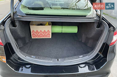 Седан Ford Fusion 2013 в 