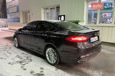 Седан Ford Fusion 2013 в 