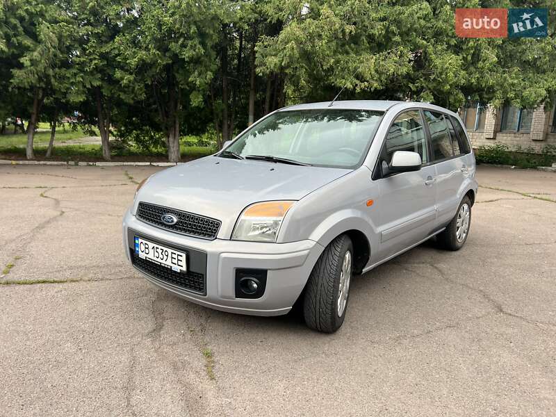 Хэтчбек Ford Fusion 2011 в 