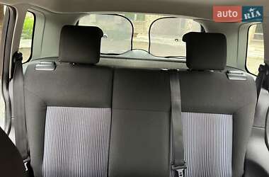 Хэтчбек Ford Fusion 2011 в 