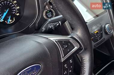 Седан Ford Fusion 2017 в 