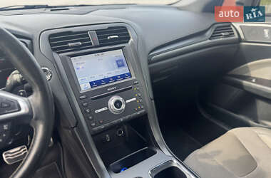 Седан Ford Fusion 2016 в 