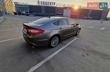 Седан Ford Fusion 2013 в 