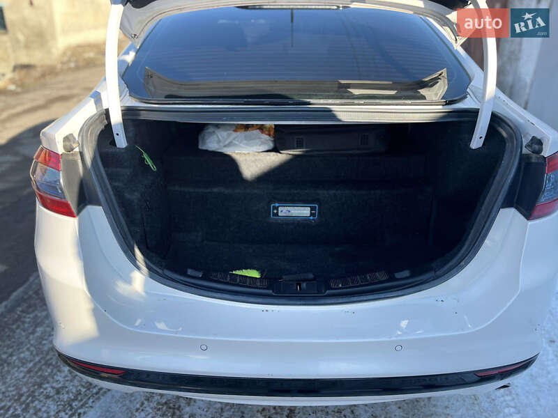 Седан Ford Fusion 2013 в Рівному