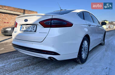 Седан Ford Fusion 2013 в 