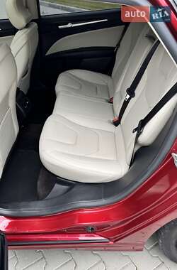 Седан Ford Fusion 2017 в 