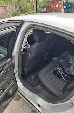 Седан Ford Fusion 2016 в 