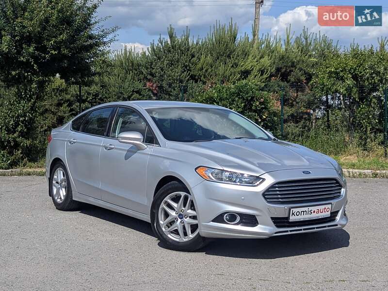 Седан Ford Fusion 2015 в 