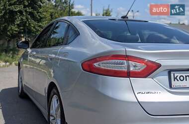 Седан Ford Fusion 2015 в 