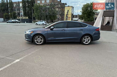 Седан Ford Fusion 2018 в 