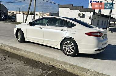 Седан Ford Fusion 2013 в 